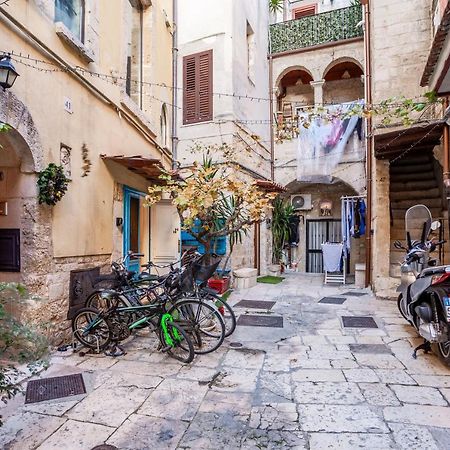 La Pergola Apt In The Heart Of Bari Exterior photo